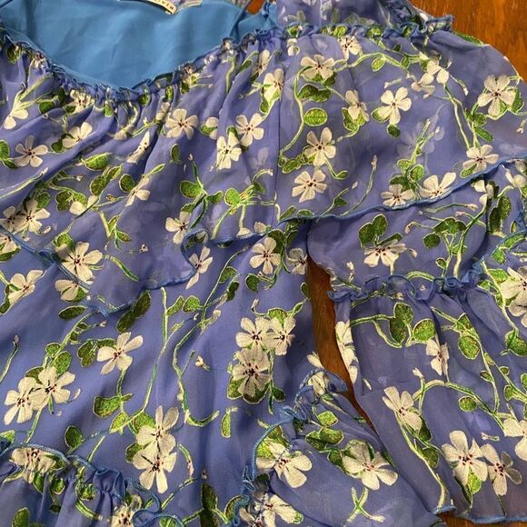 Alice + Olivia
Tia Floral-Print Ruffled Blue Blouse - Picture 10 of 11